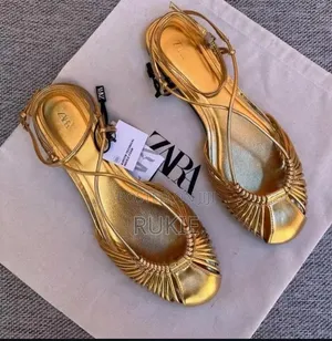 Zara Flat Sandals za Kamba