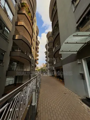 Ghorofa ya Vyumba 3 na DSQ Riverside Drive kwa Ajili ya Kukodisha