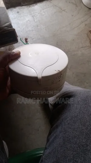 Shower Head ya Premier ya Mviringo - Imetumika
