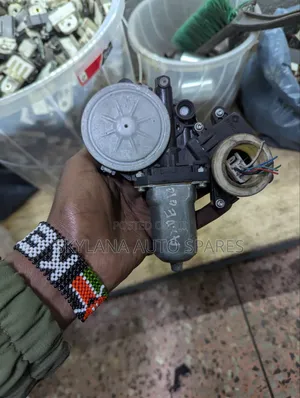 Motor wa Dirisha la Toyota Axio (Used)
