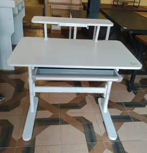 Manual Adjustable Desk - Brand New