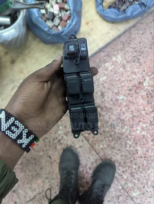 Toyota Premio Nyoka/110 Door Main Switch