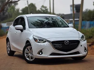 Mazda Demio 2019 Nyeupe