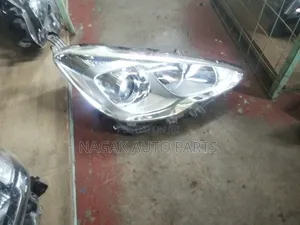 Taa ya Mbele Toyota Aqua 2015 (Non-Xenon)
