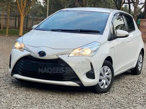 Toyota Vitz 1.5 FWD Hybrid 5dr 2019 Nyeupe