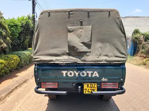 Toyota Land Cruiser Double Cab 2014 Green