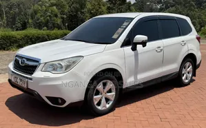 Subaru Forester 2014 Nyeupe