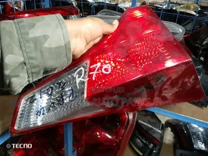 Taa ya Buti ya Toyota RAV4 2015
