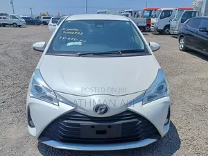 Toyota Vitz 1.0 FWD 5dr 2019 Nyeupe