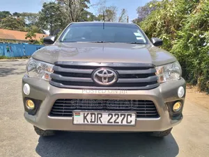 Toyota Hilux Revo Smart Cab Diesel 2.4 RWD 2018 Grey