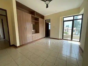 Ghorofa ya Vyumba 3 Zote Ni En-Suite Tudor na Dimbwi