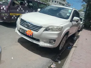 Toyota Vanguard 2013 Nyeupe