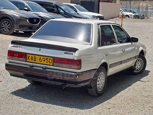 Mazda B-Series 1990 Nyeupe