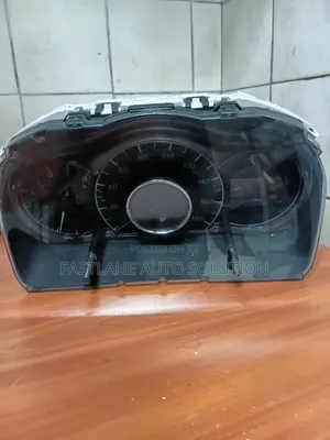 Saa ya Dashboard kwa Nissan Note