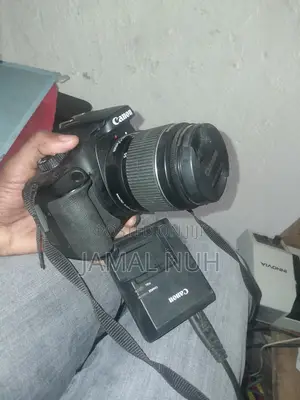 Canon 4000D DSLR Camera Iliyotumika Kidogo na Lensi ya Kit