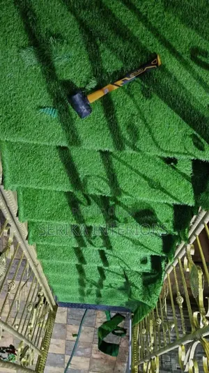 Matambara ya Robertson's Grass kwa Ngazi