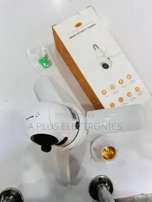 Kamera ya Taa ya Bulb ya CCTV yenye Blade ya Fan - Kamera ya Usalama ya WiFi ya Panoramic 360°
