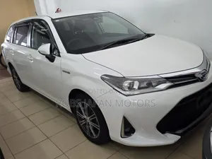 Toyota Corolla Fielder 1.5 Hybrid FWD 2019 White
