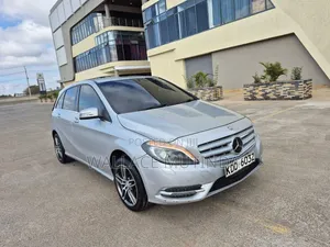 Mercedes-Benz B-Class B180 Petrol 2014 Nyeusi
