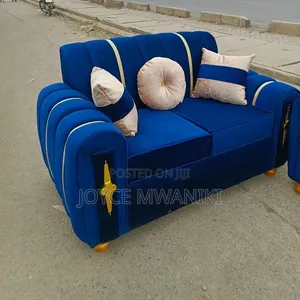 Sofa ya Bluu ya Viti 2 na Mito ya Kutupa