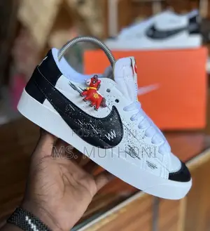 Nike Blazer Low '77 Sneakers Nyeusi/Nyeupe Custom