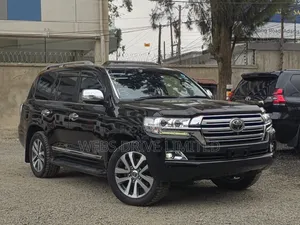 Toyota Land Cruiser 4.6 V8 ZX 2019 Nyeusi