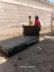 Kitanda cha Pallet Nyeusi chenye Droo za Hifadhi (4x6) - 5