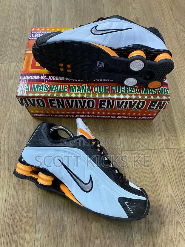 Nike Shox R4 Sneakers - 1