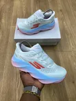 Skechers Aero Burst Sneakers za Wanawake - 1