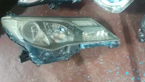 Taa ya Mbele ya Toyota RAV4 2014 Isiyo Xenon