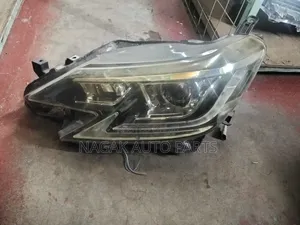 Toyota Mark X 2015 Xenon Headlight (Used)