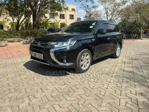 Mitsubishi Outlander 2016 Nyeusi
