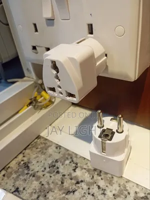 Universal Travel Plug Adapter Converter (US, UK, AU, EU, Korea, Afrika)