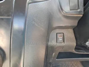 Isuzu D-MAX 2014 Nyeusi