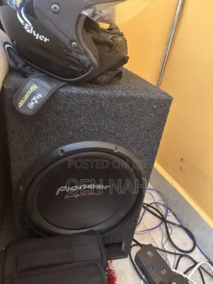 Pioneer Sound System: 1 Subwoofer, 2 Midranges, 2 Tweeters, 1200W Amp