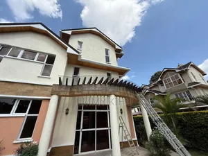 5 Bedroom Townhouse for Sale in Riverside Drive