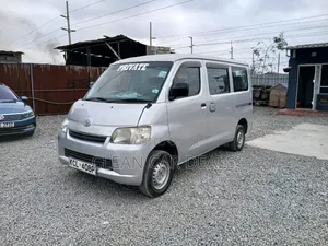 Toyota TownAce 2011 Nyeupe