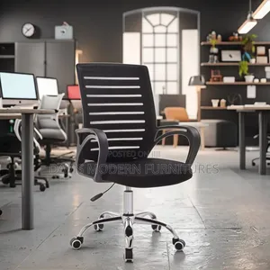 Kiti cha Ofisi cha Mesh chenye Ergonomic - Nyeusi na Nyeupe