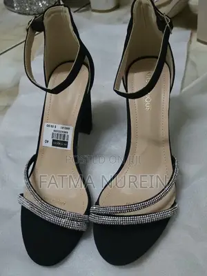 Sandali Mpya Nyeusi Zenye Heels - Saizi 40