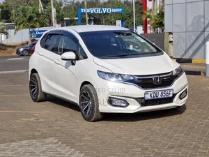 Honda Fit 2018 Nyeupe