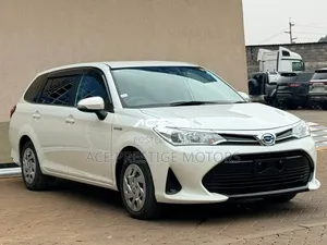 Toyota Corolla Fielder Hybrid 2020