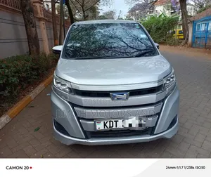 Toyota Noah 2019 Hybrid