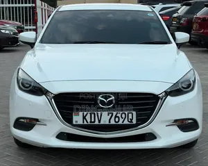 Mazda Axela 2018 Nyeupe