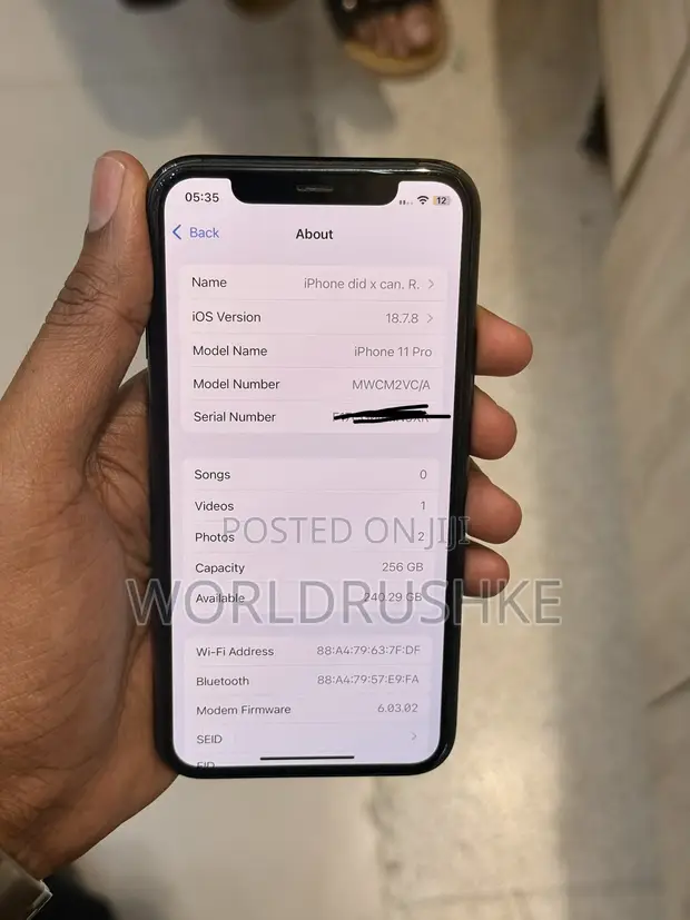 Apple iPhone 11 Pro 256GB Nyeusi - 1