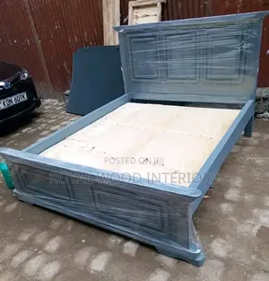 Light Gray 5x6 Hardwood Solid Bed