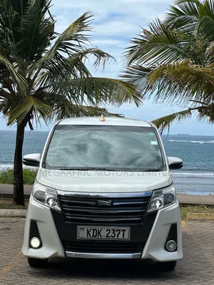 Toyota Noah 2.0 AWD 7 Seater 2015 Nyeupe