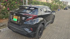 Toyota C-HR 2018 Nyeusi