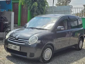 Toyota Sienta 2013 Nyeusi
