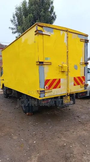 Mitsubishi Canter 2013 Njano