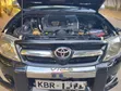 Toyota Hilux 2.5 Cab Pickup 2005 Nyeusi - 2